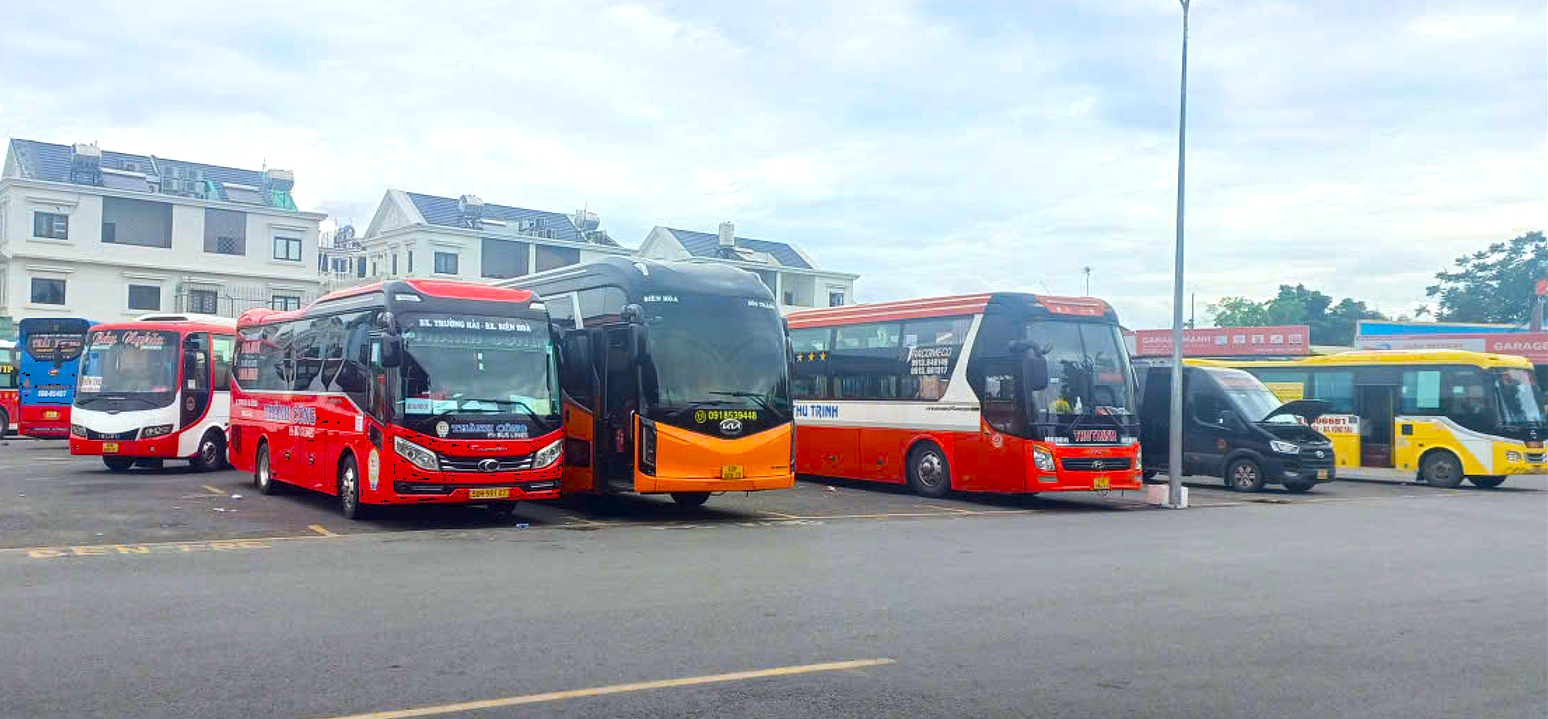 Nhiều nhà xe đăng ký hoạt động ổn định từ nhiều năm nay tại Bến xe Biên Hòa. Ảnh: An Nhơn