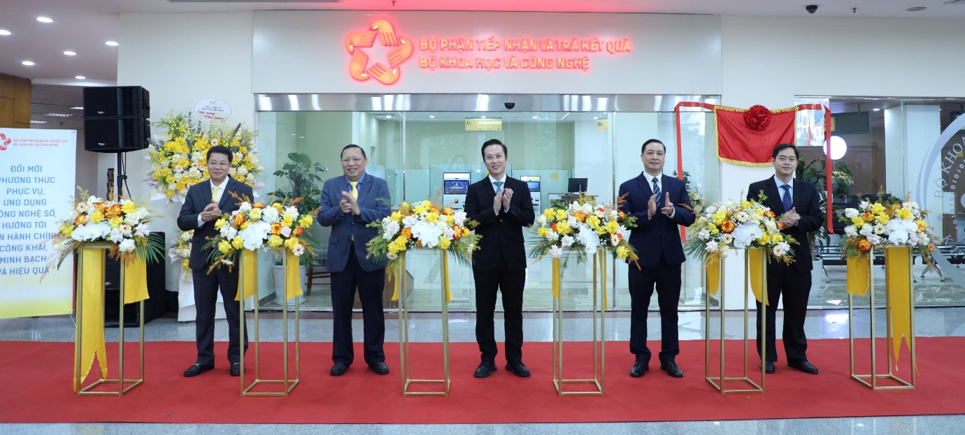 Khai trương bộ phận một cửa Bộ Khoa học và Công nghệ - công trình chào mừng Đại hội Đại biểu toàn quốc lần thứ XIV của Đảng- Ảnh 3.