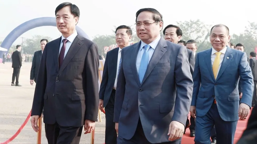 Le Premier ministre Pham Minh Chinh a assisté à la cérémonie de pose de la première pierre du projet de zone urbaine sportive olympique à Hanoï.