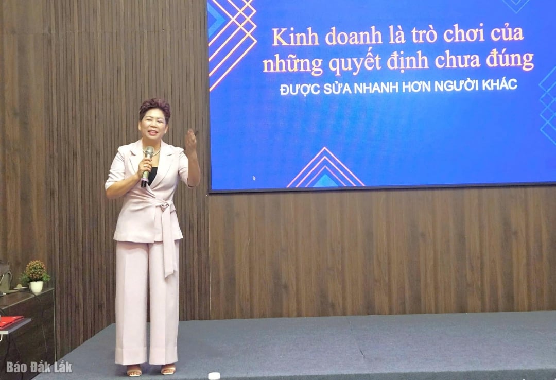 លោកស្រី Pham Thi Duc Hanh ប្រធានការិយាល័យក្រុមប្រឹក្សាប្រឹក្សាយោបល់ស្តីពីការចាប់ផ្តើមអាជីវកម្មជាតិ បានចែករំលែករឿងនេះនៅក្នុងកម្មវិធី។