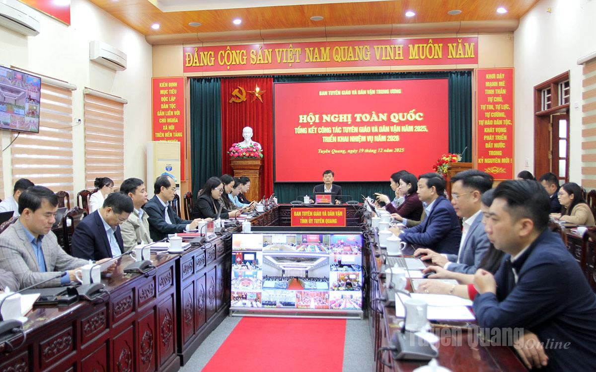 Delegates attending the conference at the Tuyen Quang province venue.