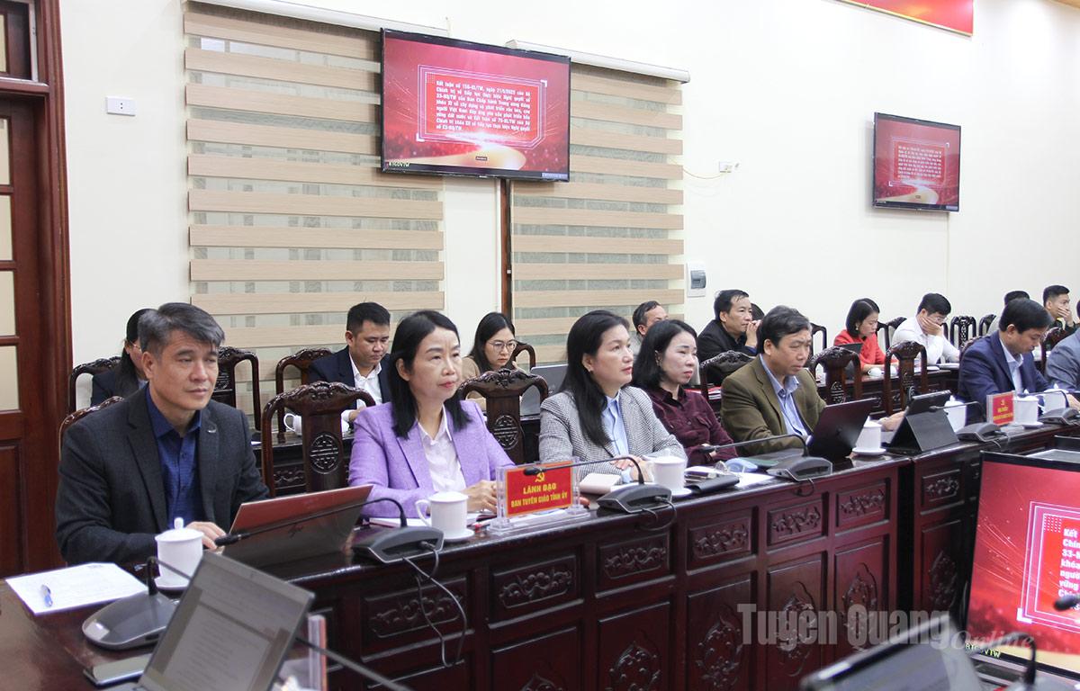 Leaders of the Provincial Party Committee's Propaganda and Mass Mobilization Department attended the conference at the Tuyen Quang provincial venue.