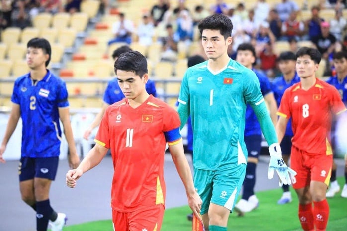 Cú ăn ba lịch sử của Văn Khang và Trung Kiên - Ảnh 1.