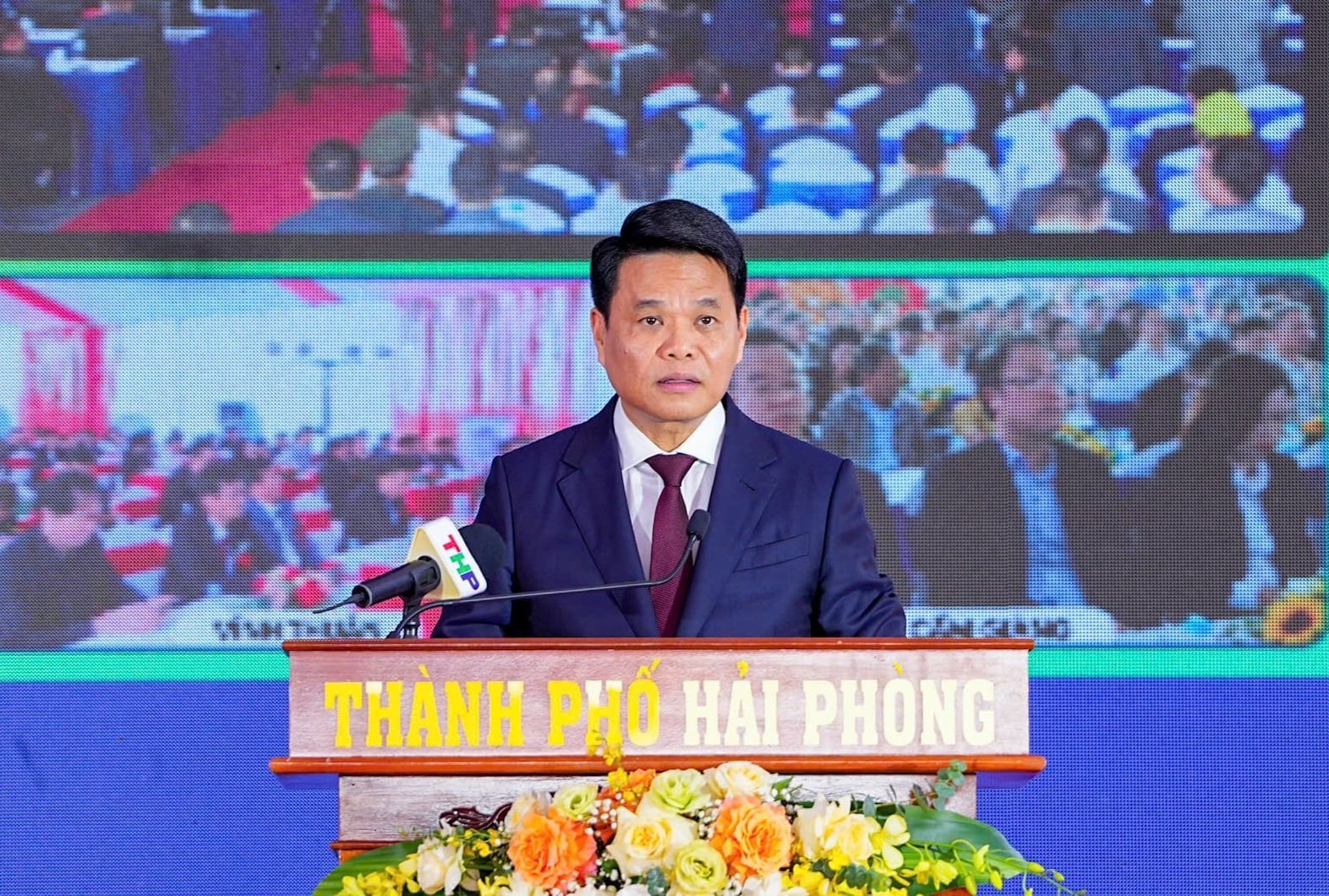 Ông Lê Ngọc Châu - Chủ tịch UBND TP Hải Phòng ghi nhận và trân trọng cảm ơn sự vào cuộc tích cực, phối hợp chặt chẽ của các chủ đầu tư, các nhà thầu; các sở, ngành, địa phương và người trong công tác GPMB, phục vụ thi công để các dự án, công trình được khởi công, khánh thành đúng kế hoạch. Ảnh: Hoàng Phong.