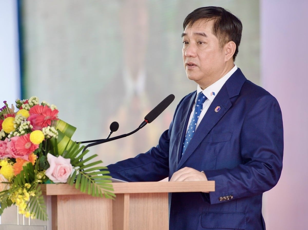 Ông Hồ Minh Hoàng, đại diện nhà thầu phát biểu ý kiến. Ảnh: Minh Đảm.