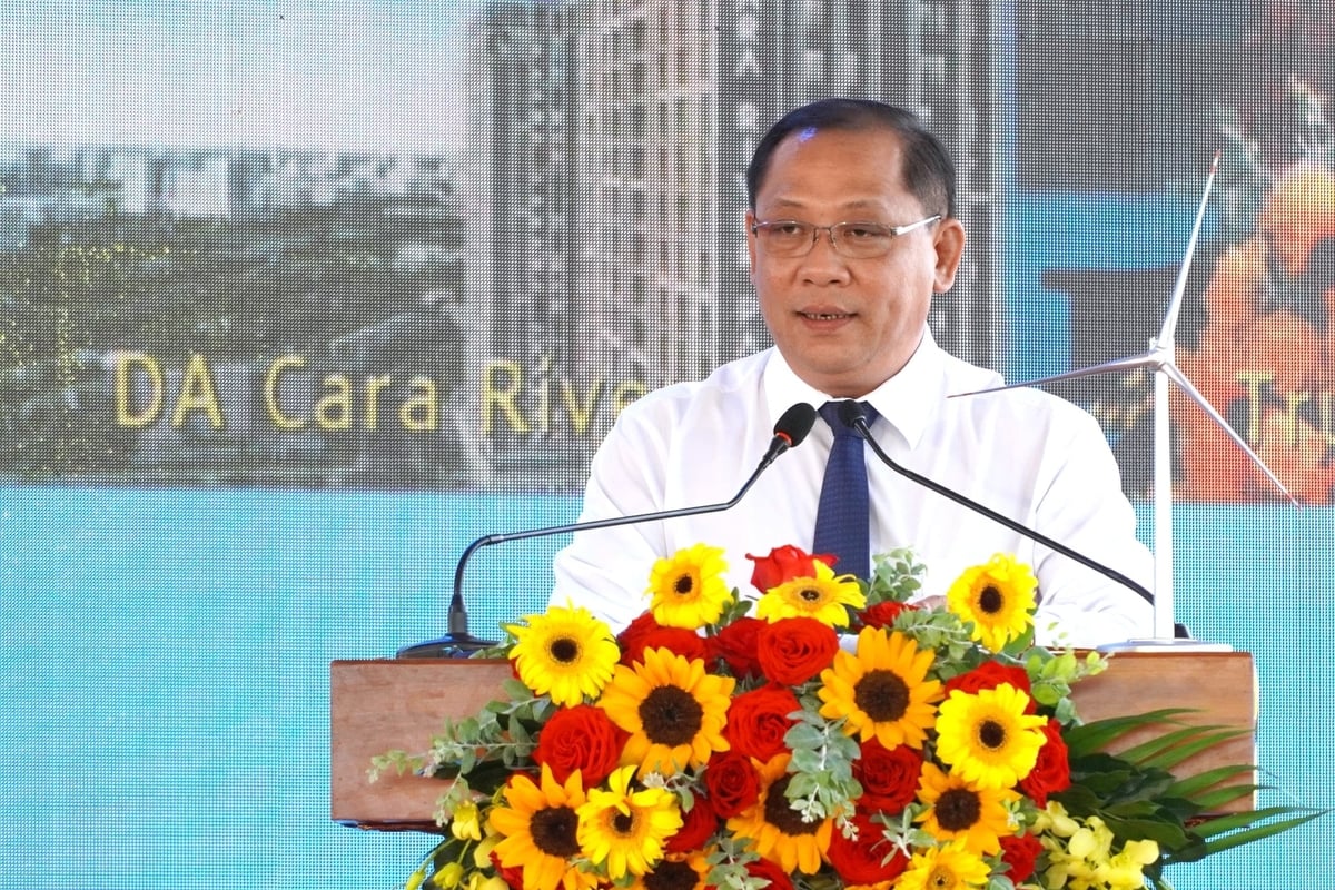 Ông Trần Chí Hùng - Phó Chủ tịch UBND TP. Cần Thơ khẳng định, Dự án Nhà máy điện gió số 7 (giai đoạn 2) sẽ góp phần quan trọng vào nguồn thu ngân sách, thu hút các nhà đầu tư chiến lược vào lĩnh vực năng lượng, hạ tầng, đô thị trong thời gian tới của thành phố. Ảnh: Kim Anh.