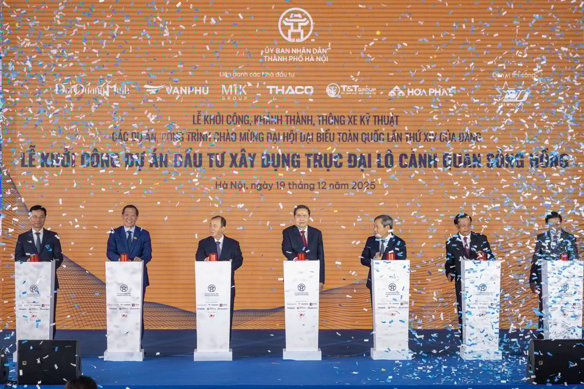 លោក ត្រឹន ថាញ់ ម៉ាន់ ប្រធានរដ្ឋសភា និងគណៈប្រតិភូបានប្រារព្ធពិធីបើកការដ្ឋានសាងសង់ ពិធីសម្ពោធ និងពិធីបើកការដ្ឋានបច្ចេកទេសសម្រាប់គម្រោង និងការងារចំនួន ២៣៤ ដើម្បីអបអរសាទរសមាជជាតិលើកទី ១៤ នៃបក្សកុម្មុយនិស្តវៀតណាម។ រូបថត៖ ផាម ថាង