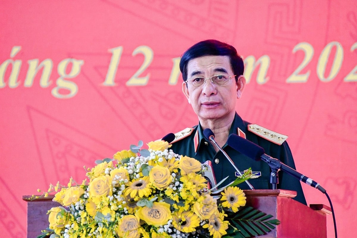 Bộ trưởng Bộ Quốc phòng, Đại tướng Phan Văn Giang khẳng định việc hoàn thành và đưa vào sử dụng Sân bay quân sự Phan Thiết có ý nghĩa đặc biệt quan trọng trong củng cố thế trận quốc phòng, không quân, nâng cao năng lực huấn luyện, sẵn sàng chiến đấu, quản lý và bảo vệ vững chắc vùng trời, vùng biển, khu vực trọng yếu phía nam. Ảnh: Nguyễn Luân.