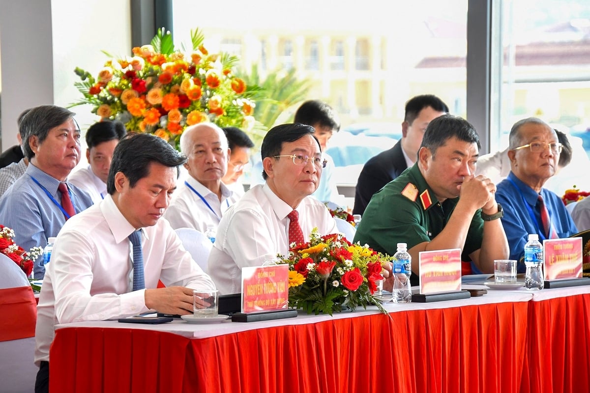 Các đại biểu tham dự tại buổi lễ. Ảnh: Ngọc Lân.