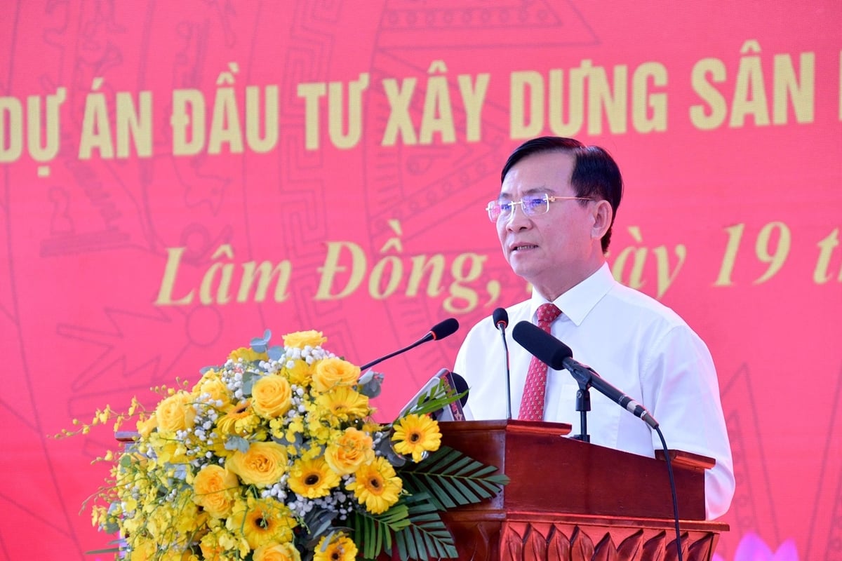 Ông Hồ Văn Mười, Chủ tịch UBND tỉnh Lâm Đồng cho rằng, việc hoàn thành và đưa công trình vào sử dụng thể hiện tầm nhìn chiến lược, sự quan tâm sâu sắc của Đảng, Nhà nước và Quân đội đối với địa phương trong chiến lược bảo vệ Tổ quốc trong tình hình mới; đồng thời góp phần củng cố, xây dựng khu vực phòng thủ tỉnh ngày càng vững chắc. Ảnh: Ngọc Lân.