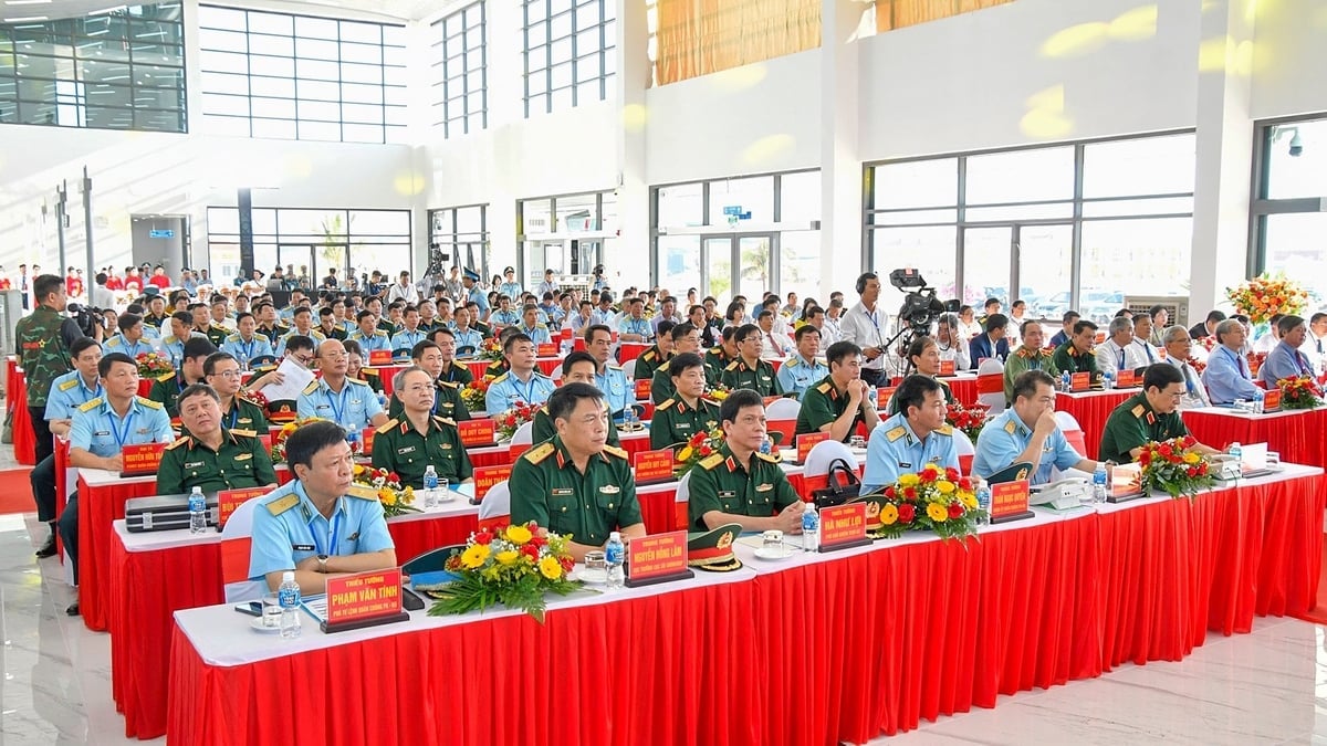 Đông đảo các lãnh đạo thuộc Bộ Quốc phòng và lãnh đạo tỉnh Lâm Đồng đến dự. Ảnh: Ngọc Lân.