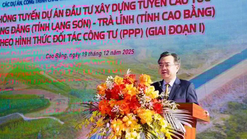 សមមិត្ត ង្វៀន ថាញ់ ងី សមាជិកគណៈកម្មាធិការកណ្តាលបក្ស និងជាប្រធានគណៈកម្មាធិការគោលនយោបាយយុទ្ធសាស្ត្រកណ្តាល បានថ្លែងសុន្ទរកថានៅក្នុងពិធីនេះ។