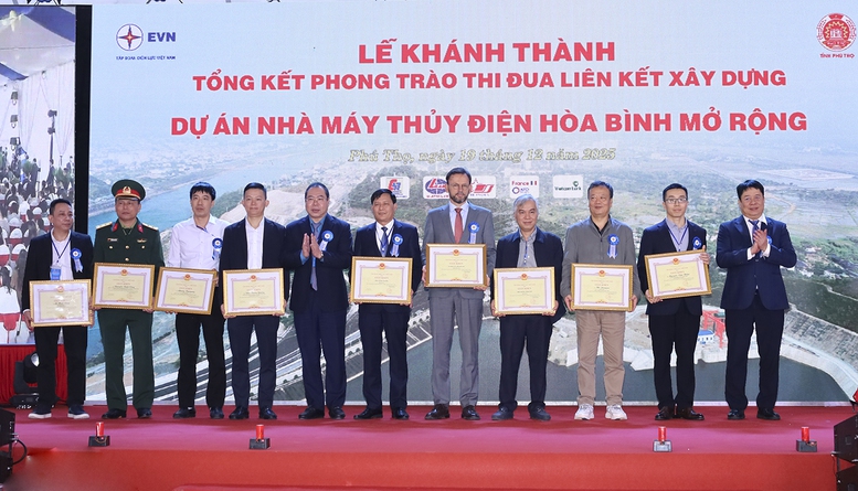 EVN inaugura l'ampliamento della centrale idroelettrica di Hoa Binh - Foto 3. EVN khánh thành Nhà máy Thủy điện Hòa Bình mở rộng- Ảnh 3.
