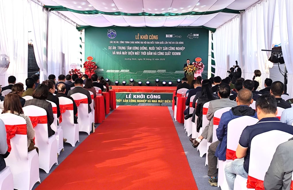 ទិដ្ឋភាពនៃពិធីបើកការដ្ឋានសាងសង់គម្រោងមជ្ឈមណ្ឌលឧស្សាហកម្មវារីវប្បកម្ម និងភ្ញាស់ពងកូនត្រី Dam Ha រួមផ្សំជាមួយរោងចក្រថាមពលពន្លឺព្រះអាទិត្យ 100 មេហ្គាវ៉ាត់។