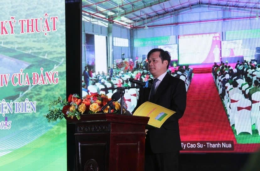Herr Lo Van Cuong, vice ordförande för Dien Biens provinsiella folkkommitté, talar vid invigningsceremonin för gummibearbetningsanläggningen i Dien Bien. Foto: Hoang Chau. Ông Lò Văn Cương, Phó Chủ tịch UBND tỉnh Điện Biên phát biểu tại buổi lễ khánh thành nhà máy chế biến mủ cao su Điện Biên. Ảnh: Hoàng Châu.