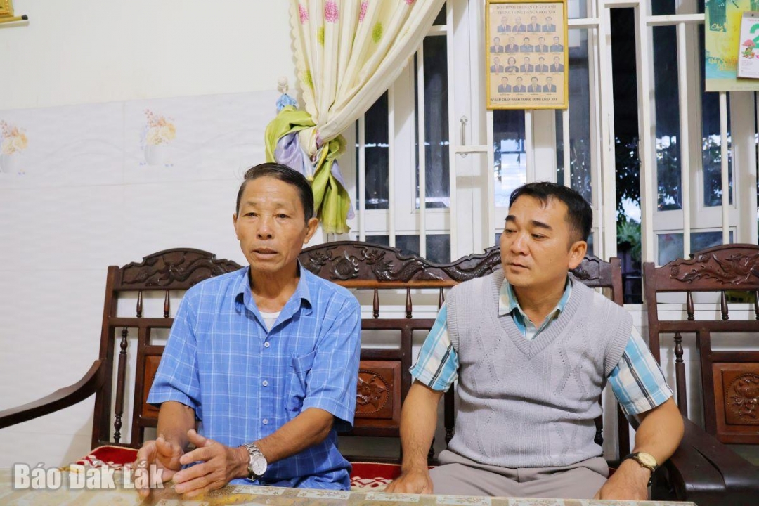 លោក លូ ថាញ់ យ៉ាប (ឆ្វេងបំផុត)