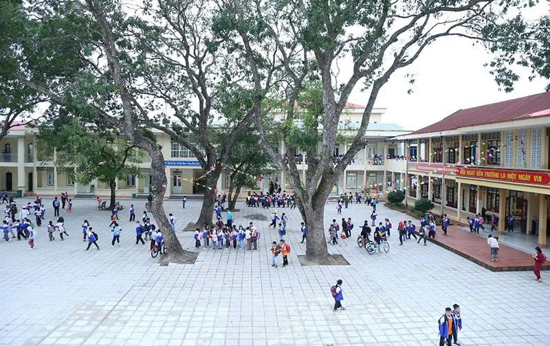កសាងបរិស្ថានសាលារៀនបៃតង ស្អាត ស្រស់ស្អាត និងមានសុវត្ថិភាព។