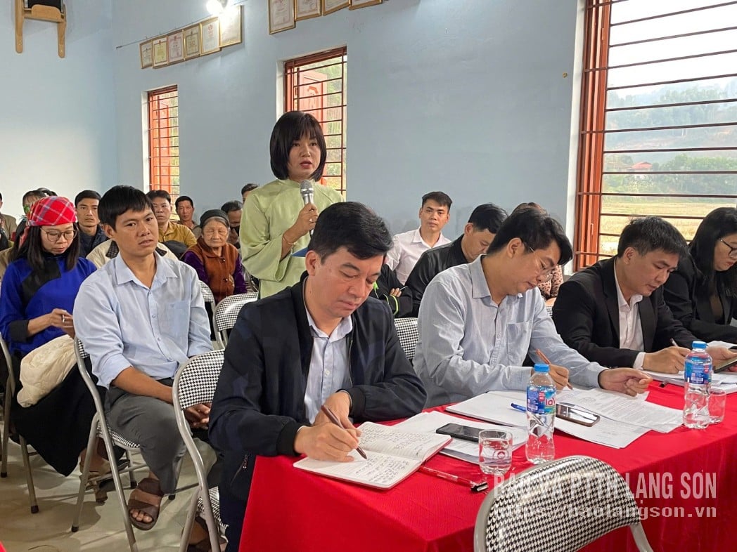 អាជីវកម្មសេវាកម្មទេសចរណ៍មួយនៅឃុំហូវលៀនបានសម្តែងមតិរបស់ខ្លួននៅក្នុងកិច្ចប្រជុំស្ទង់មតិ។