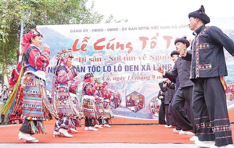 Following the ancestral worship ceremony, traditional dances will be performed by the young men and women of Lo Lo Chai village.