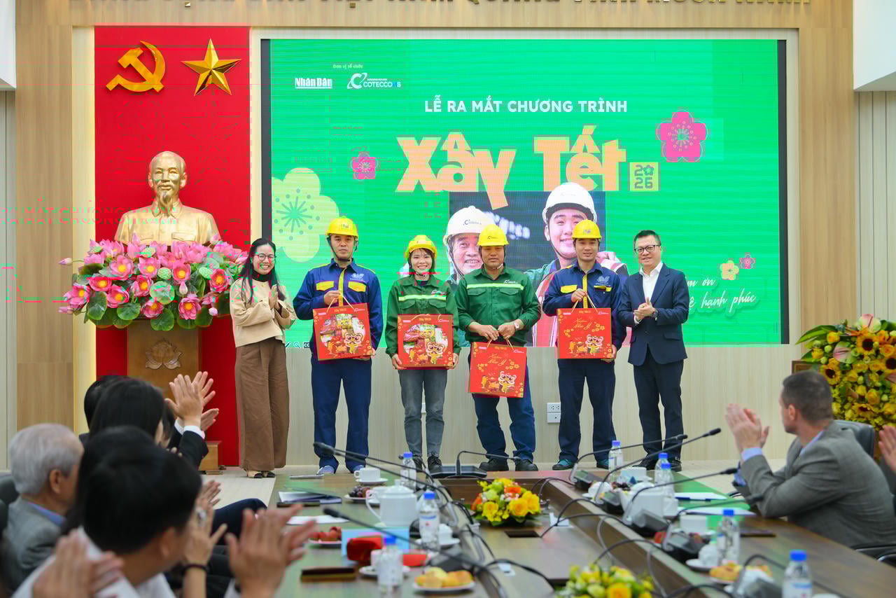 តាមរយៈកម្មវិធីនេះ តម្លៃវិជ្ជមាននឹងត្រូវបានផ្សព្វផ្សាយកាន់តែទូលំទូលាយ ដែលរួមចំណែកដល់និទាឃរដូវឆ្នាំសេះ ២០២៦ ដ៏សន្តិភាព និងកក់ក្តៅសម្រាប់កម្មករ (រូបថតដោយគណៈកម្មាធិការរៀបចំ)។