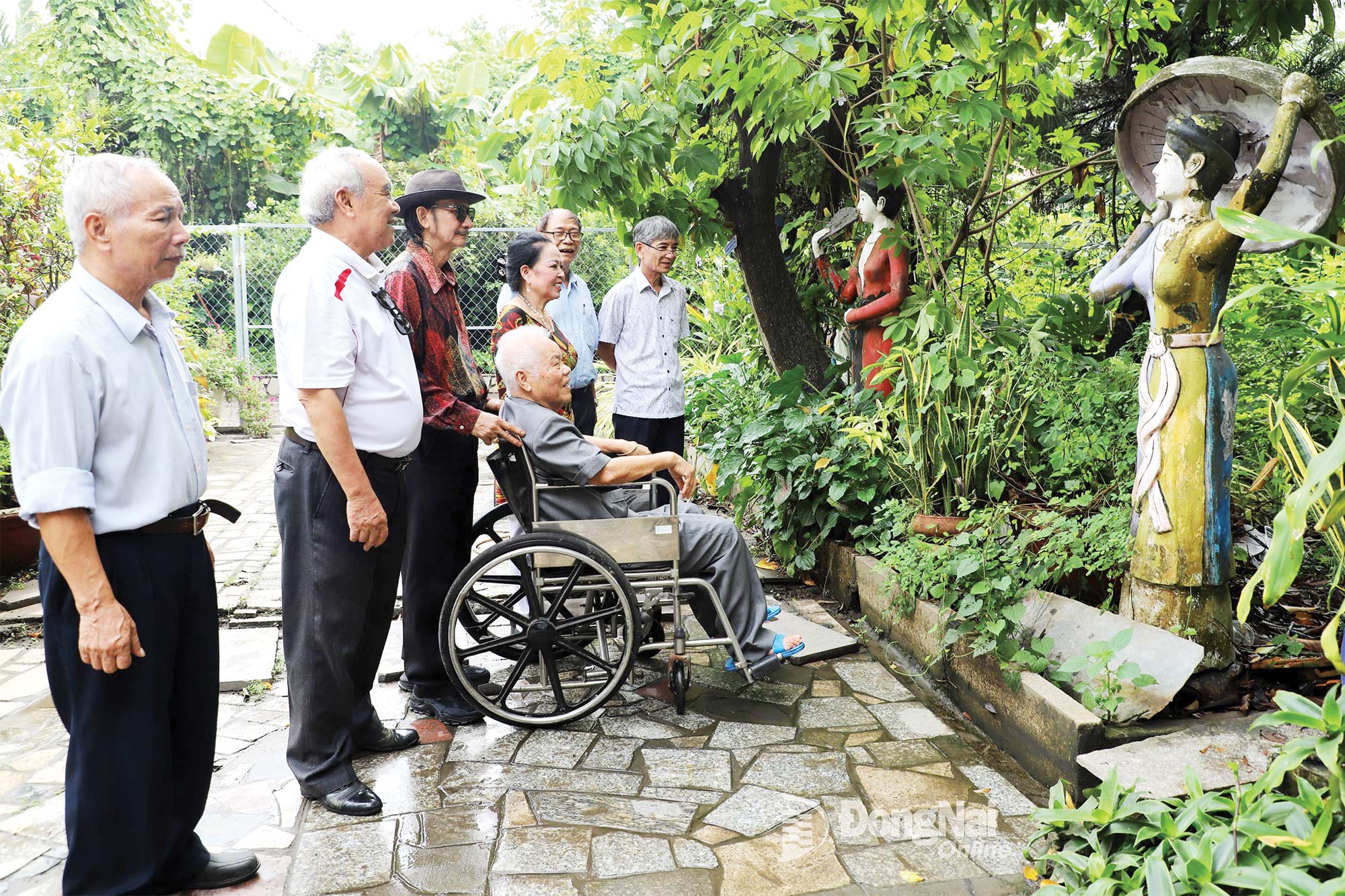 A statue of Nguyen Du at the Tran Bien Cultural Figures Sculpture Garden, Tran Bien Ward. Photo: My Ny  