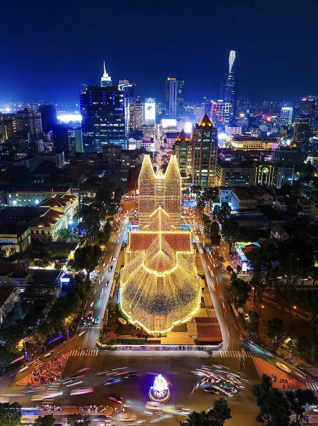 TP.HCM trang hoàng đón năm mới- Ảnh 2.