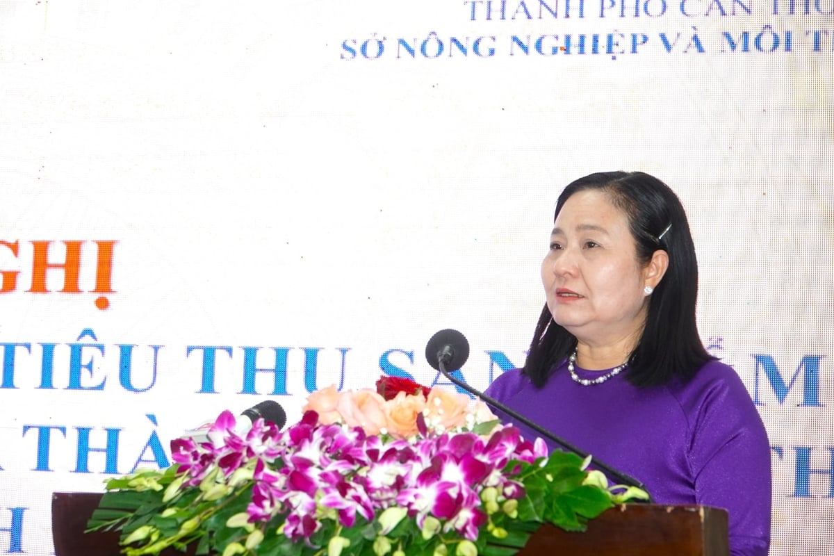 Bà Quách Thị Thanh Bình – Phó Giám đốc Sở Nông nghiệp và Môi trường TP. Cần Thơ khẳng định ý nghĩa của chương trình kết nối giao thương. Ảnh: Kim Anh.