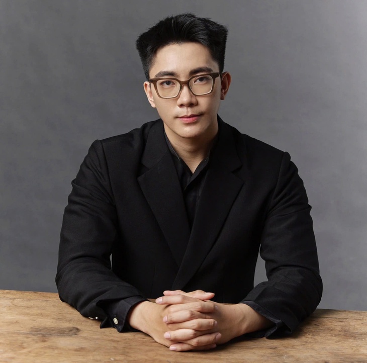 El diseñador vietnamita Phan Huy es la persona más joven del mundo que participará en la Semana de la Alta Costura de París.