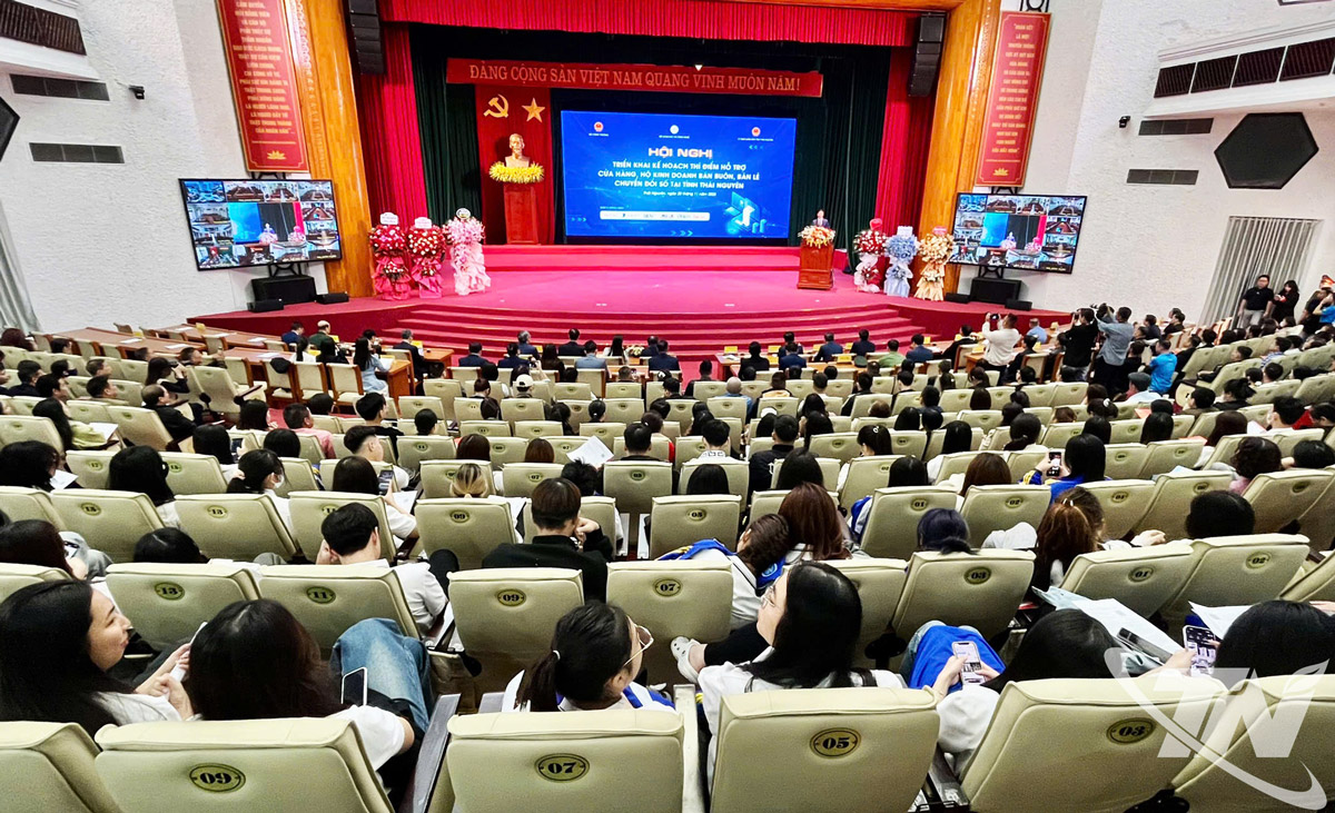 Ngày 28/11/2025, tại Thái Nguyên, Bộ Công Thương đã phối hợp với Bộ Khoa học và Công nghệ, UBND tỉnh Thái Nguyên cùng các doanh nghiệp công nghệ số và ngân hàng tổ chức Hội nghị triển khai kế hoạch thí điểm hỗ trợ các cửa hàng, hộ kinh doanh trên địa bàn tỉnh đẩy mạnh chuyển đổi số.