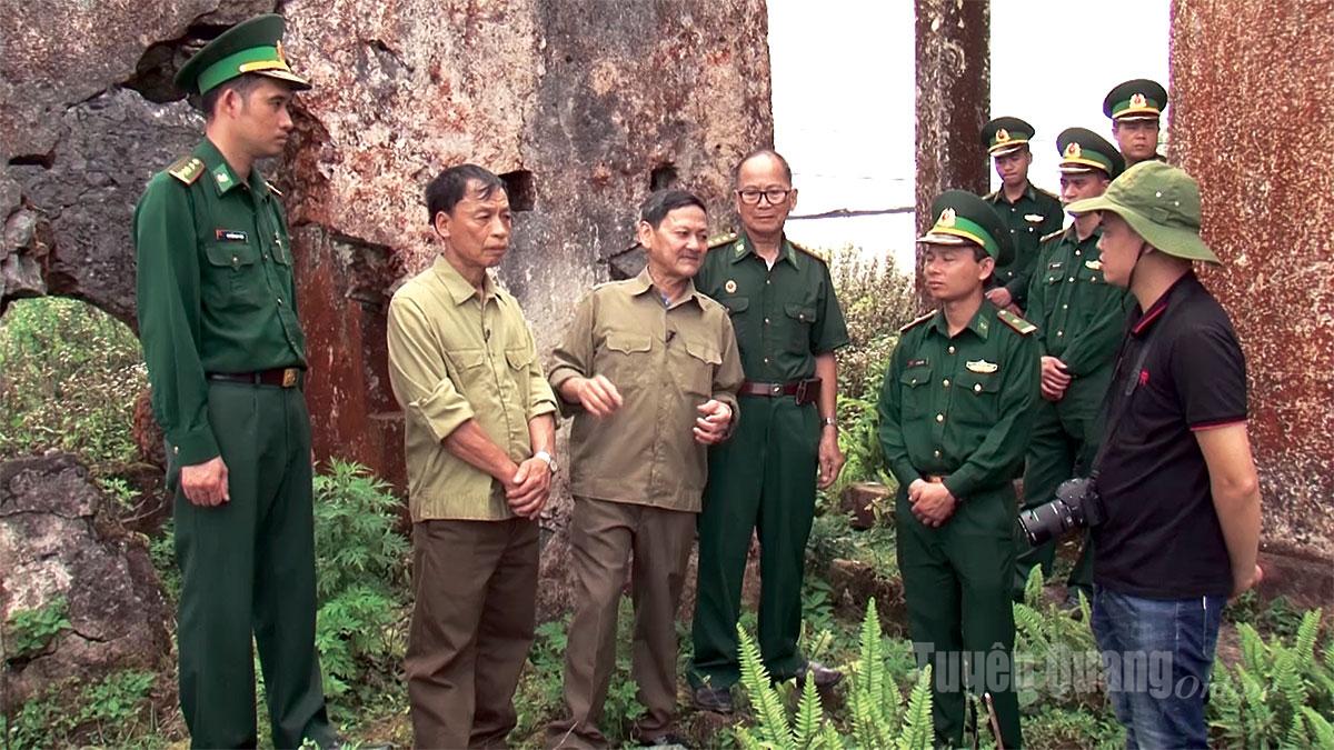 ទាហាន​ការពារ​ព្រំដែន​ចាស់​ទៅ​ទស្សនា​សមរភូមិ​ចាស់​របស់​ពួកគេ​នៅ​លើ​កំពូល​ភ្នំ​ភីនឡូ ឃុំ​សឺនវី។