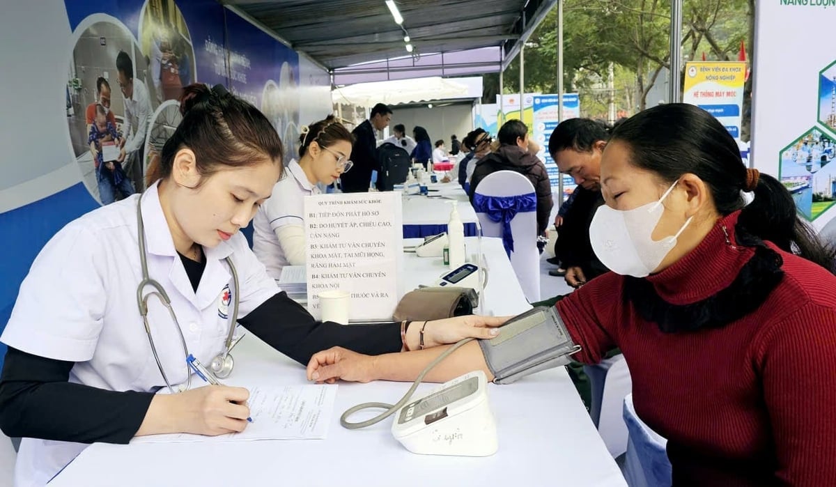 Khám chữa bệnh cho người nghèo ở tỉnh Lạng Sơn. Ảnh: Bảo Khang.