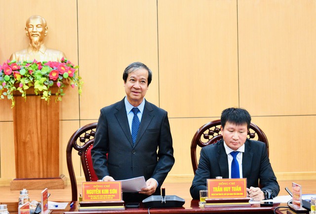 Bộ trưởng GD-ĐT: Sắp xếp trường 'không chạy theo chỉ tiêu gượng ép'- Ảnh 1.