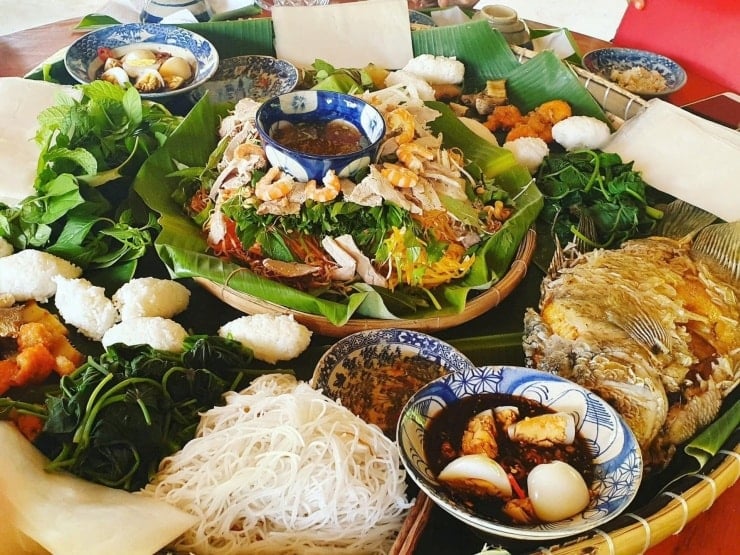 សូមរីករាយជាមួយអាហារប្រពៃណីវៀតណាម ជាមួយនឹងមុខម្ហូបឆ្ងាញ់ៗពីតំបន់ទន្លេ។