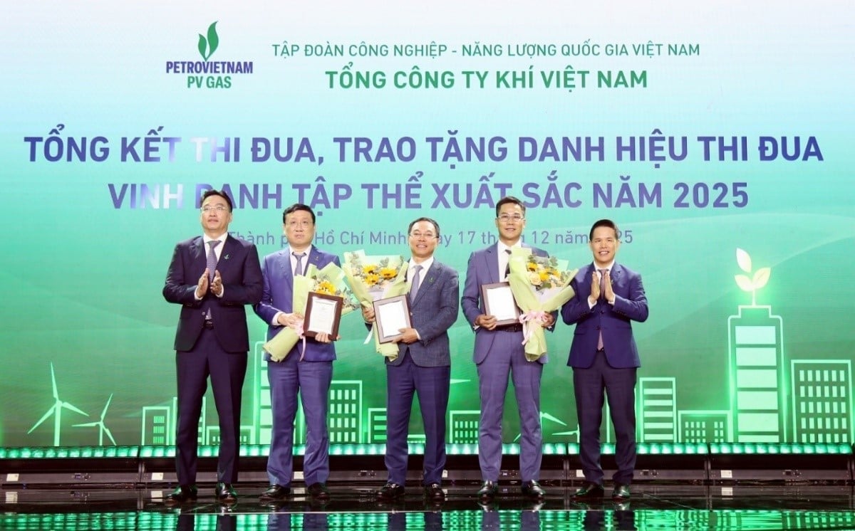 PV GAS tuyên dương các tập thể điển hình xuất sắc năm 2025. Ảnh: PV GAS.