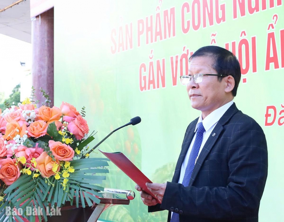លោក ង្វៀន វ៉ាន់ ញឹម អនុប្រធានមន្ទីរឧស្សាហកម្ម និងពាណិជ្ជកម្មខេត្តដាក់ឡាក់ បានថ្លែងសុន្ទរកថាបើក។
