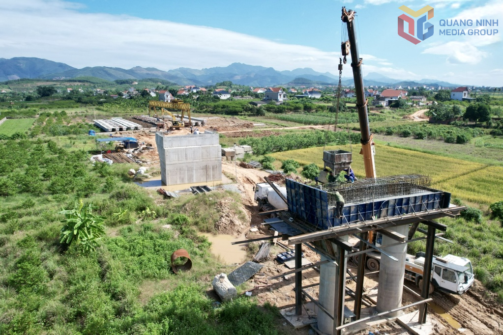គម្រោង​សាងសង់​ផ្លូវ​ខេត្ត​លេខ 327 កំពុង​ត្រូវ​បាន​សាងសង់​ក្នុង​ល្បឿន​លឿន។