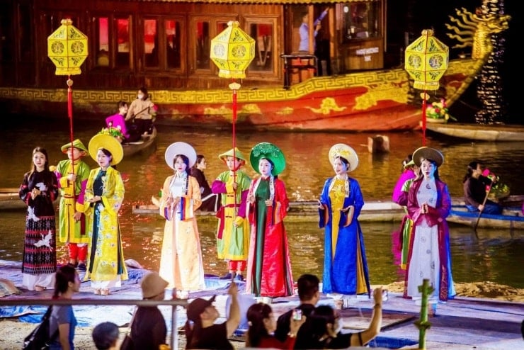 ទីក្រុងហ្វេ (Hue) លើកកម្ពស់ប្រកបដោយប្រសិទ្ធភាពនូវទម្រង់ទេសចរណ៍បេតិកភណ្ឌ និងវប្បធម៌ជាច្រើនប្រភេទ។