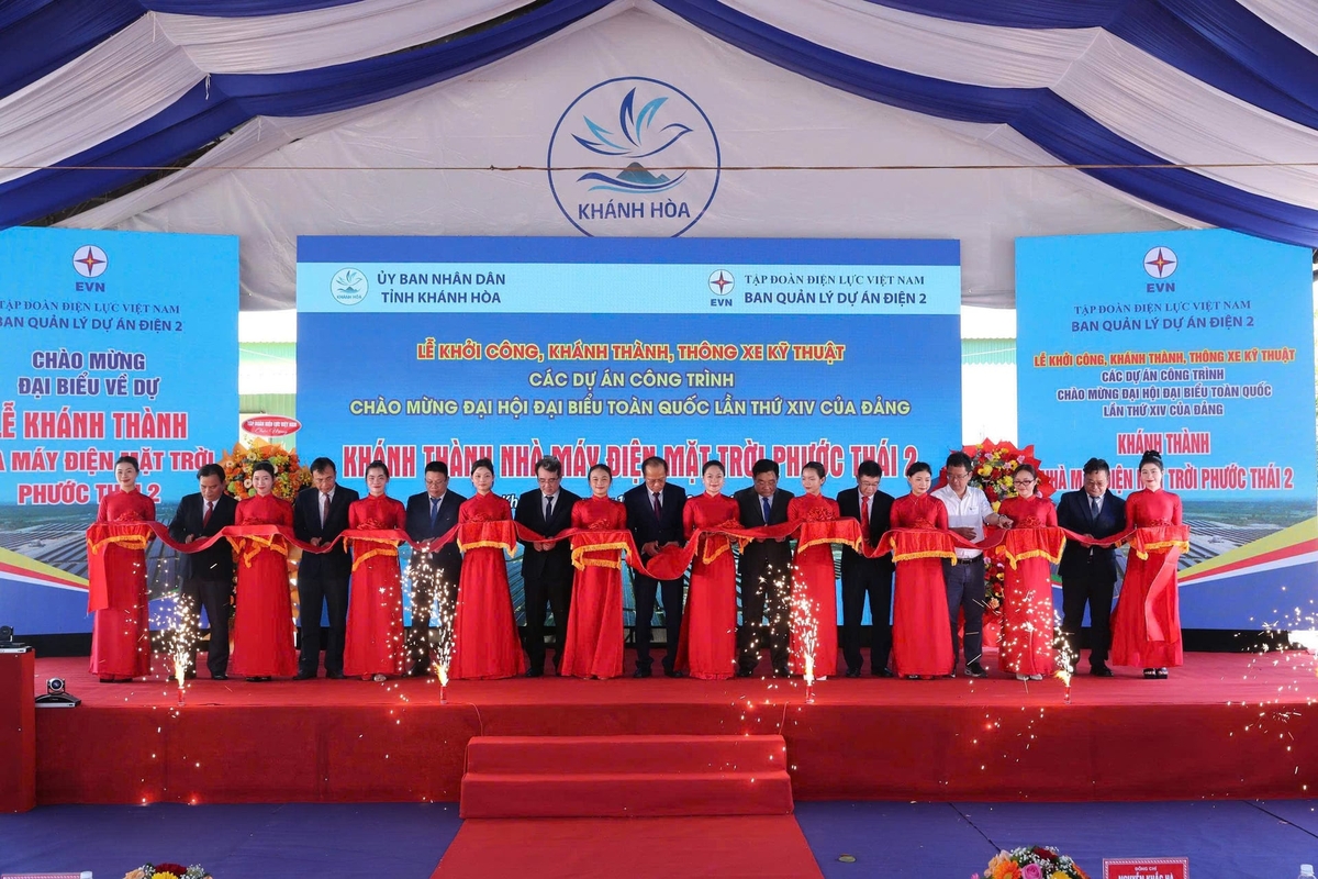 Cắt băng khánh thành nhà máy Điện mặt trời Phước Thái 2. Ảnh: EVN.