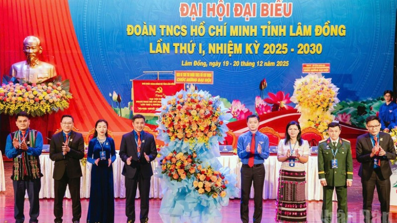 លោក ង្វៀន មិញ ទ្រៀត លេខាធិការអចិន្ត្រៃយ៍នៃគណៈកម្មាធិការកណ្តាលនៃសហភាពយុវជន និងជាប្រធានសមាគមនិស្សិតវៀតណាម បានអបអរសាទរចំពោះសមាជនេះ។