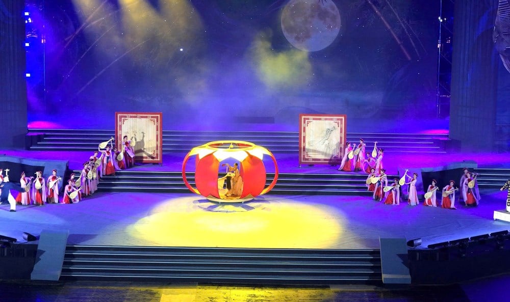 កវីដ៏អស្ចារ្យ ង្វៀន ឌូ - គុណធម៌នៃបេះដូងភ្លឺចែងចាំងជារៀងរហូត - រូបភាពទី ១៣