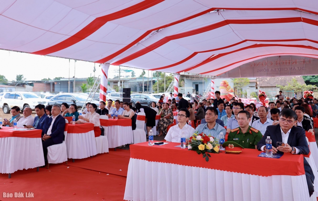 ប្រតិភូ​ចូលរួម​ក្នុង​ពិធី​បញ្ចុះបឋមសិលា​សាងសង់។