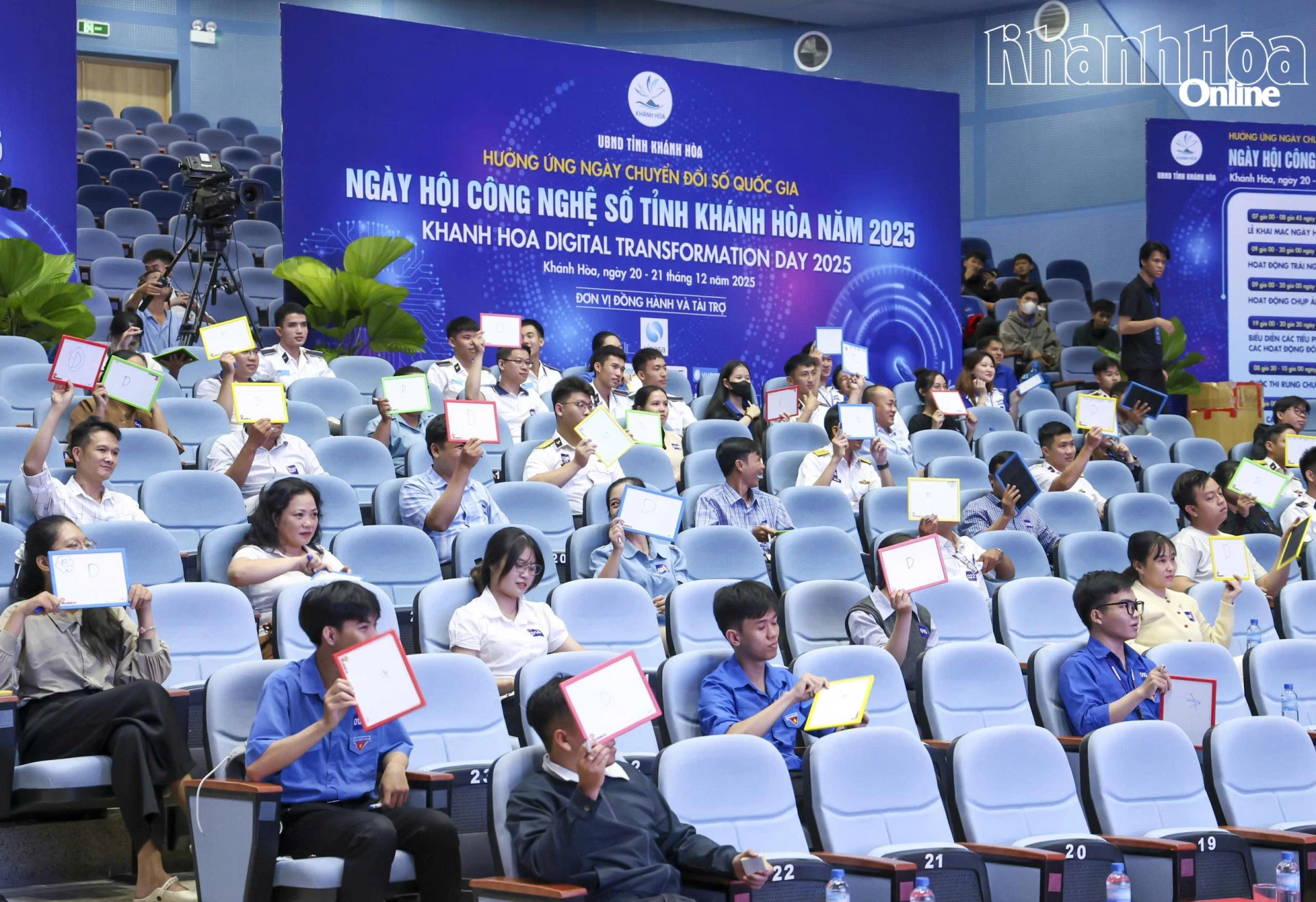 អ្នកចូលរួមប្រកួតជិត ១០០ នាក់បានចូលរួមក្នុងការប្រកួត 