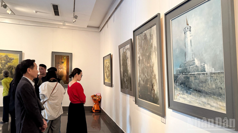 The event attracted a large audience of art lovers.