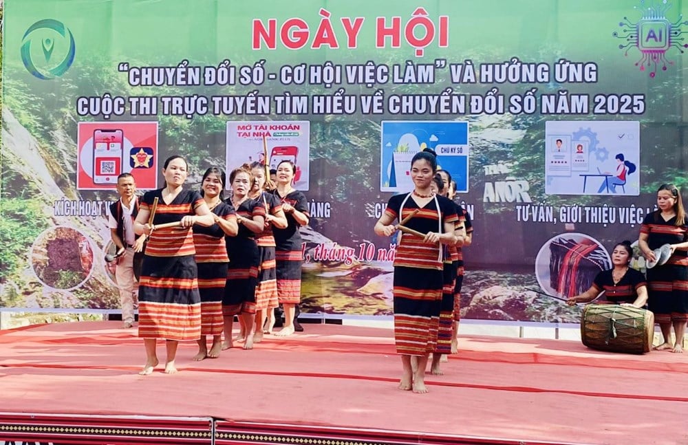 ក្រុមបច្ចេកវិទ្យាឌីជីថលសហគមន៍លើកកម្ពស់ការកាត់បន្ថយភាពក្រីក្រនៃព័ត៌មាន - រូបថតទី 4