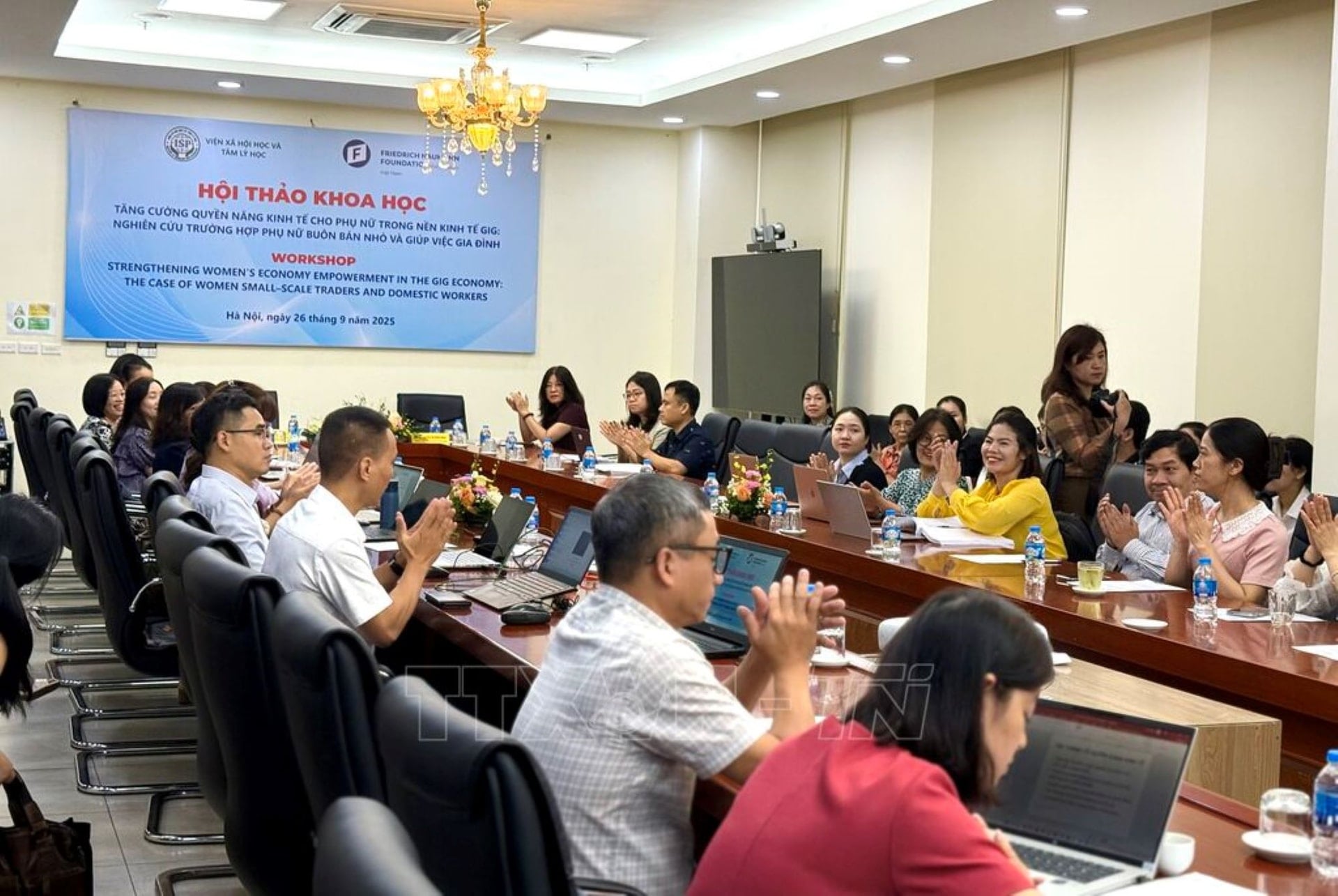 Nuevas oportunidades para empoderar a las mujeres vietnamitas en la economía digital. – Vietnam.vn