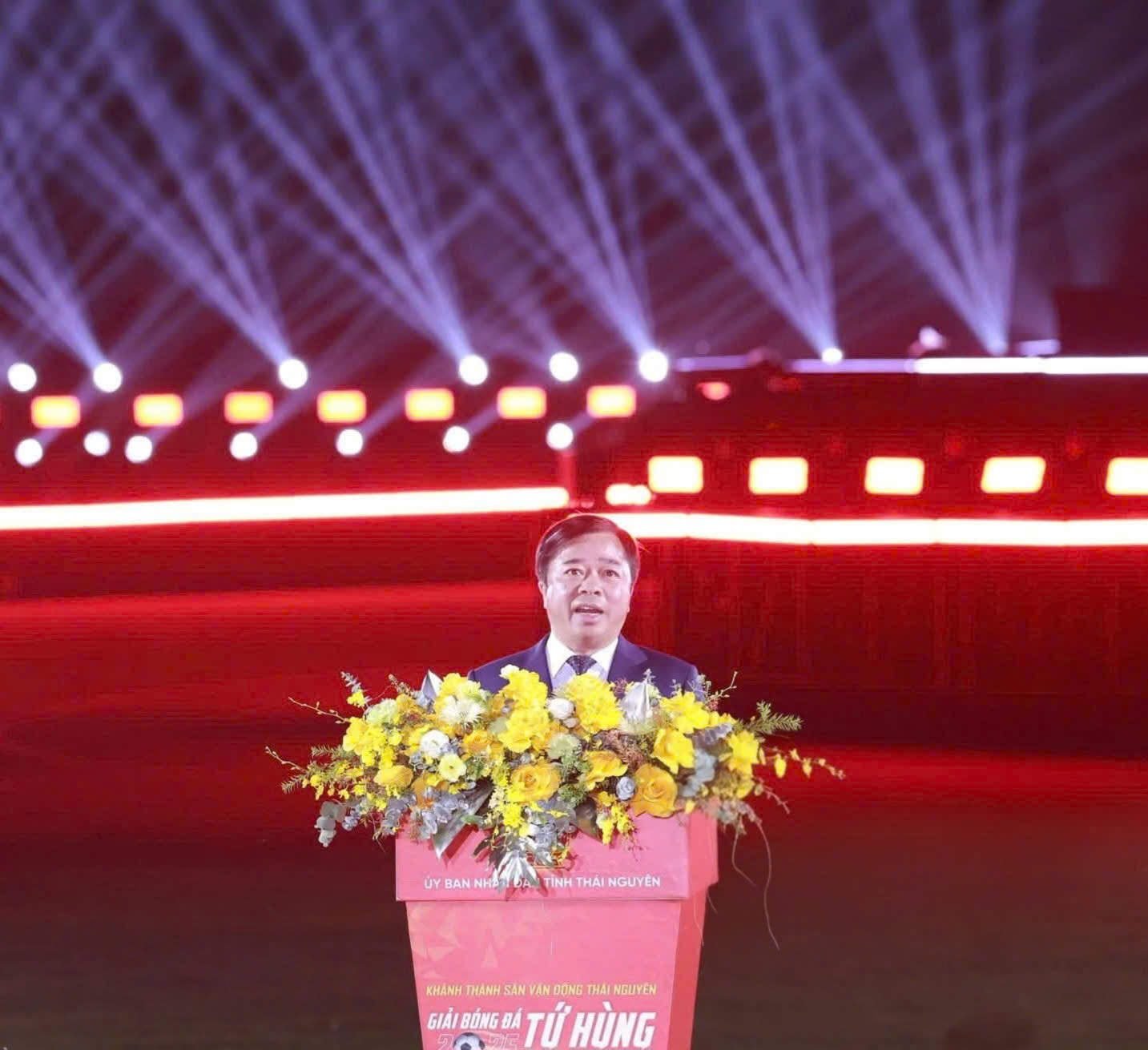 Thái Nguyên rực sáng trong đêm khai mạc Giải Tứ hùng 2025- Ảnh 1.