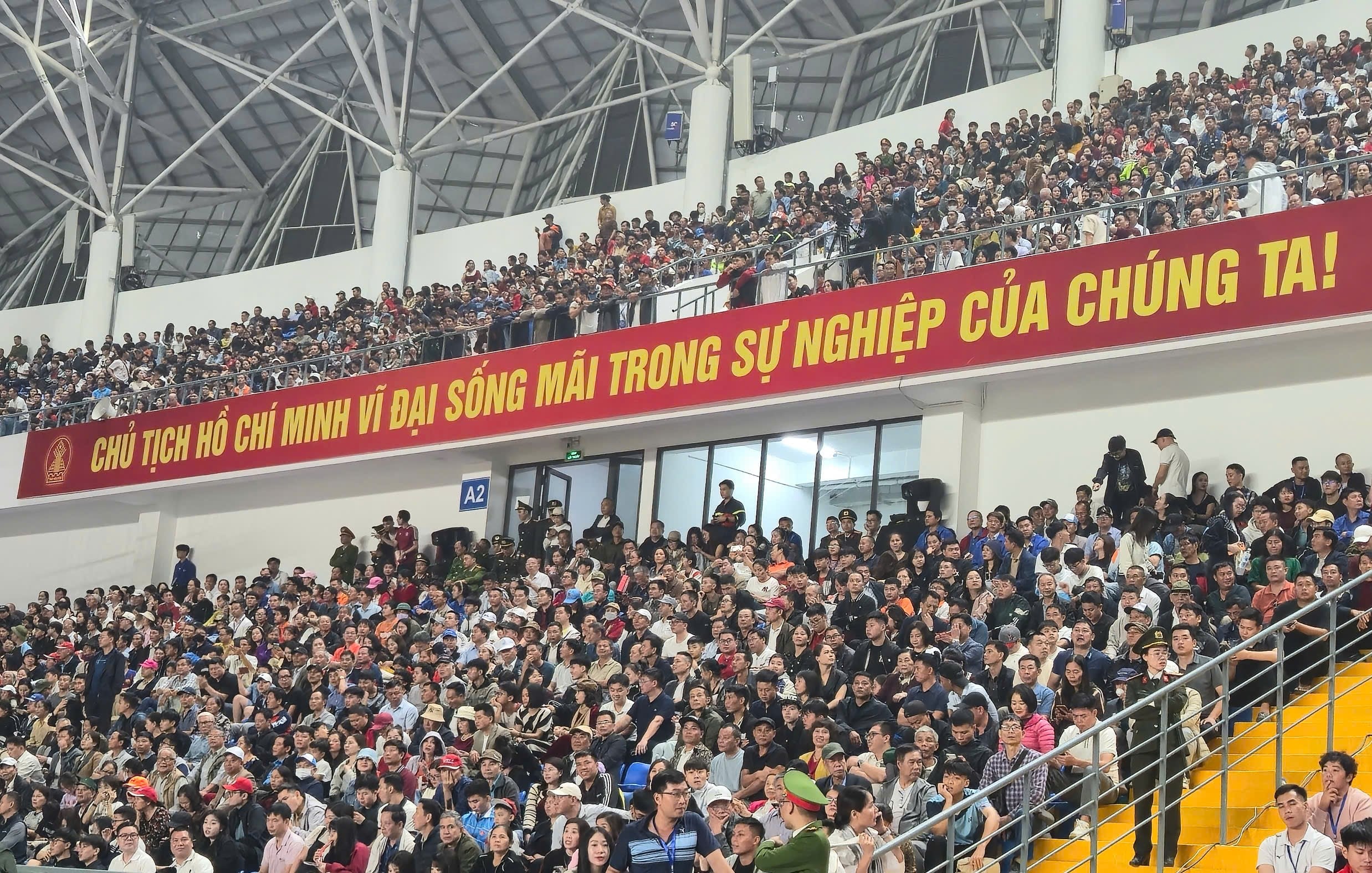 Thái Nguyên rực sáng trong đêm khai mạc Giải Tứ hùng 2025- Ảnh 8.