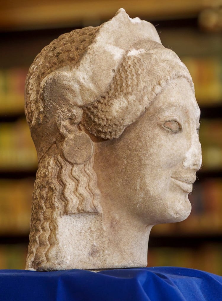 エトルリアの都市ヴルチで古代の彫像の頭部が発見される