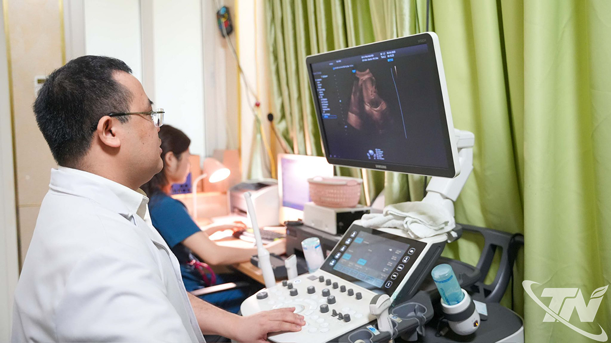 Prenatální ultrazvukové vyšetření v nemocnici A v Thai Nguyen.