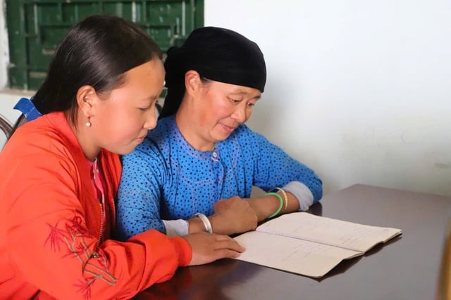 Học viên tham gia lớp xoá mù chữ này do Hội LHPN xã Sà Phìn phối hợp với Đồn Biên phòng Đồng Văn tổ chức